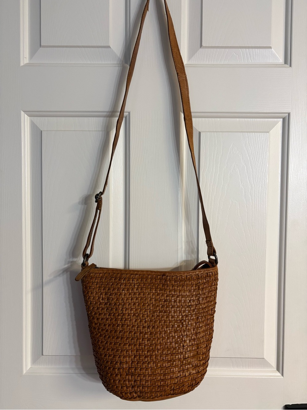Vilenca Holland Woven Leather Crossbody Bag